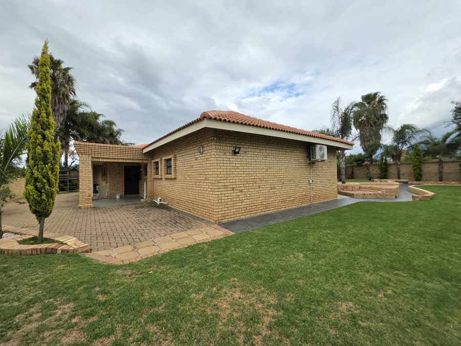 4 Bedroom Property for Sale in Jan Cillierspark Free State